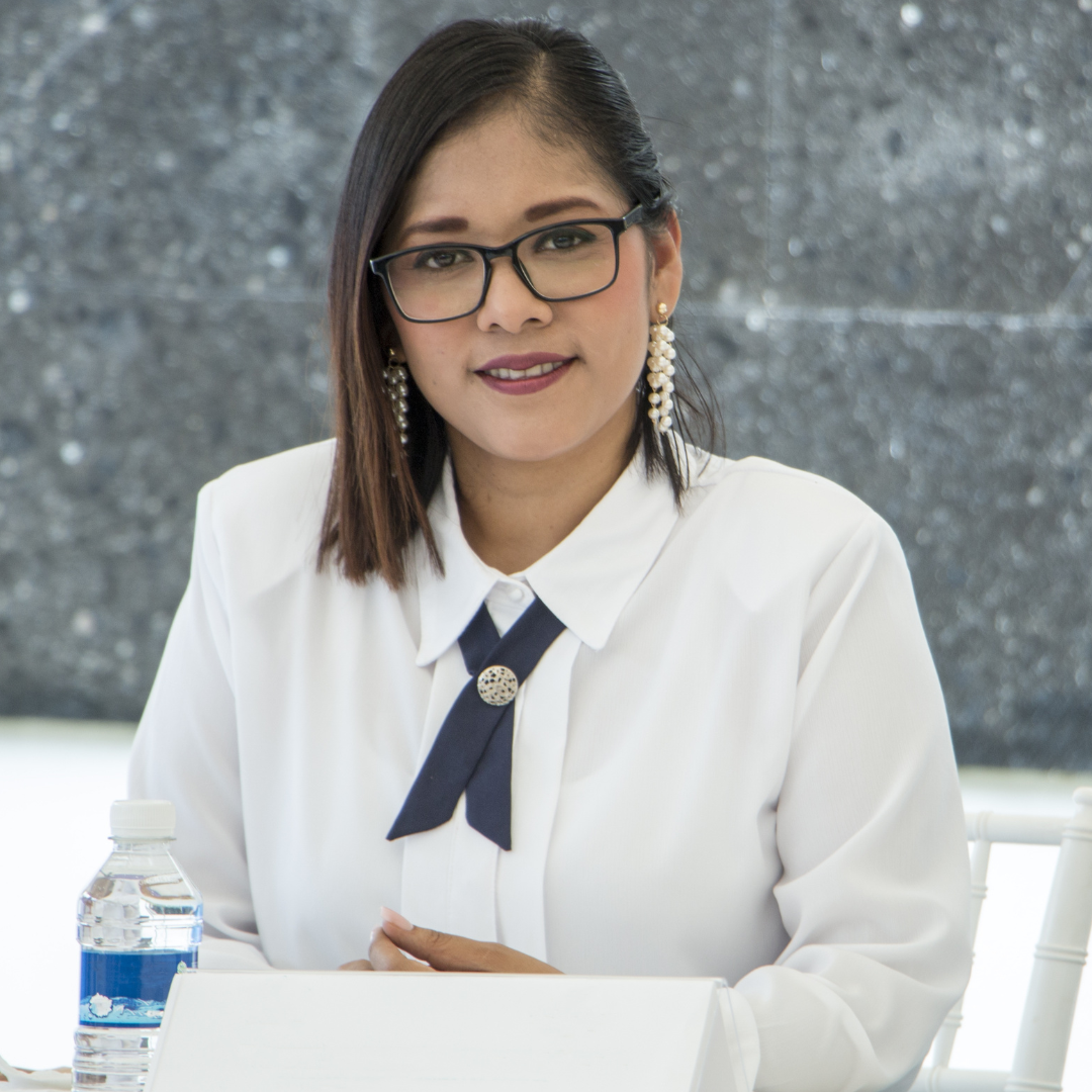 Ana Torres, Asistente financiero